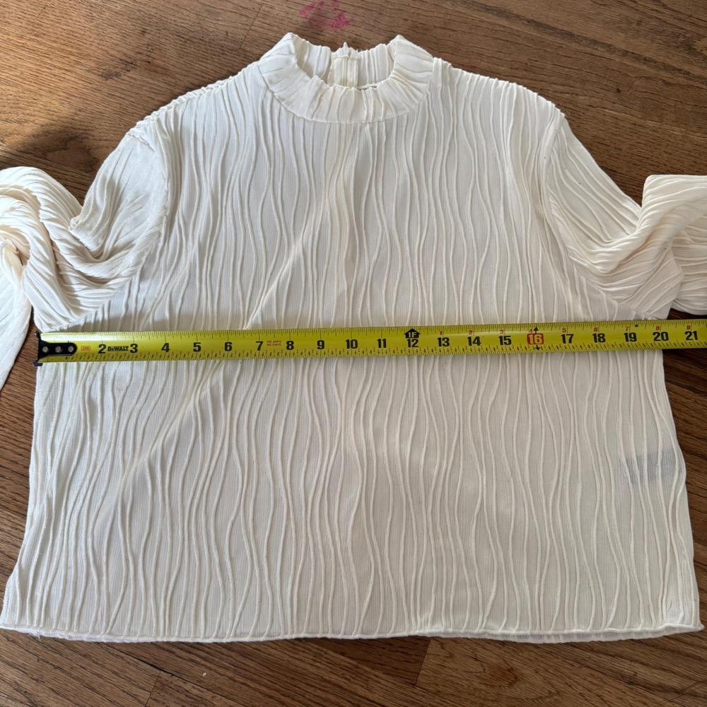 Cider Cream Wavy Textured Plisse Mock Neck Bell Sleeve Top XL - Picture 6 of 8